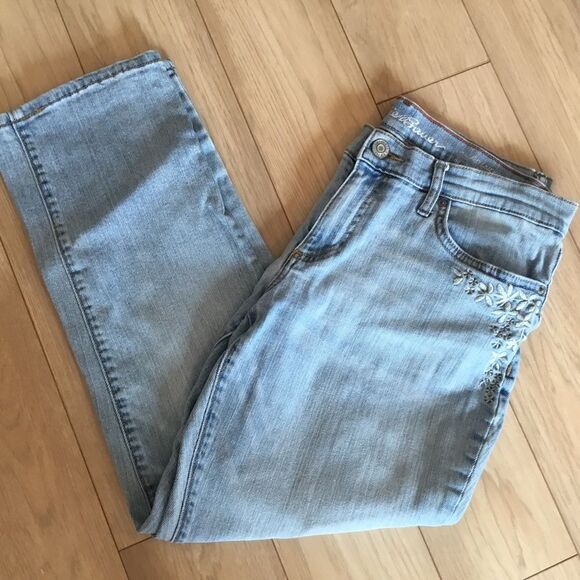 NWOT. Eddie Bauer Brand Women’s Size 6 Cropped Jeans With Embroidery - Picture 3 of 12